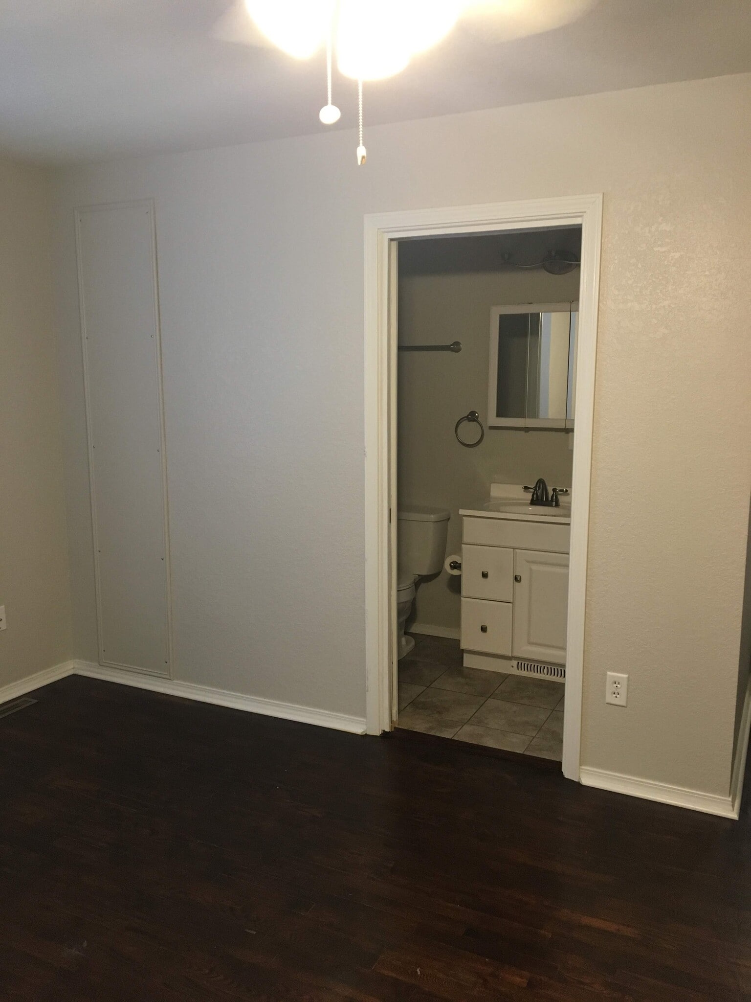 master bedroom looking into master bathroom - 1622 S Whittle Ave