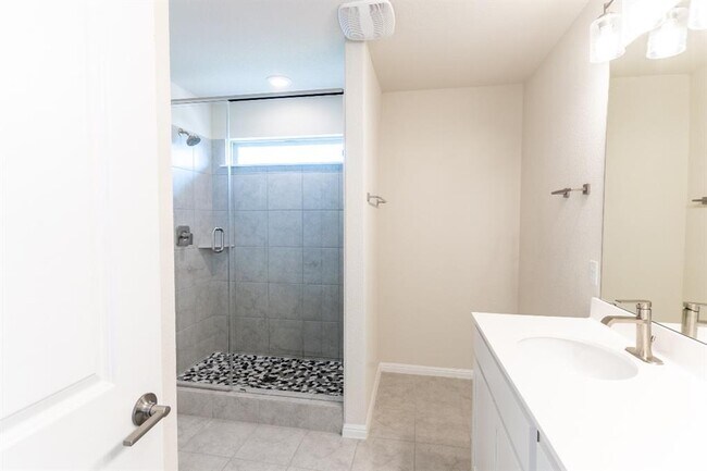 Building Photo - 6802 Pleasanton Pkwy