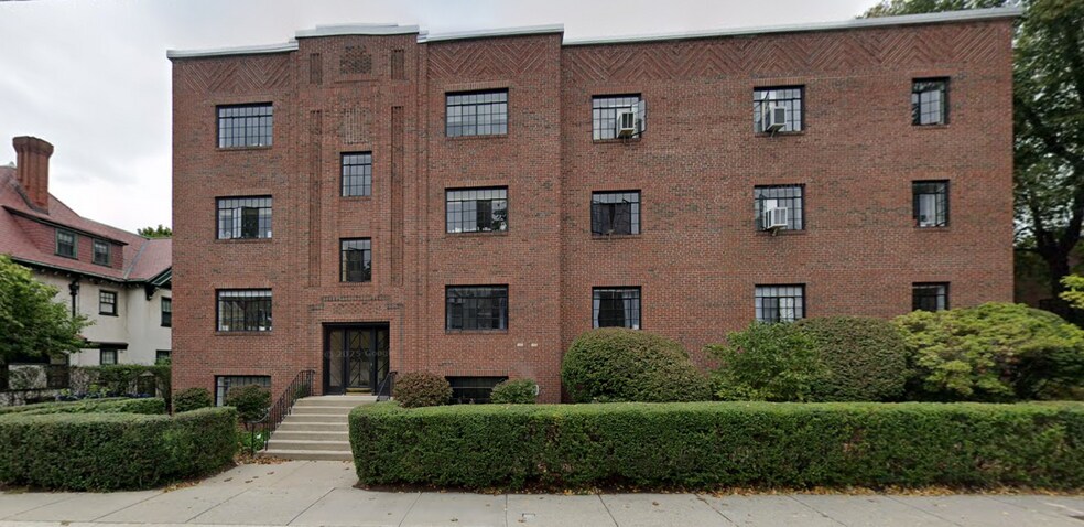 Building Photo - 98 Sewall Ave