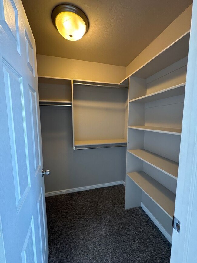 Building Photo - 1562 W 300 S