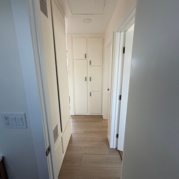 Hallway - 4929 W 118th Plz