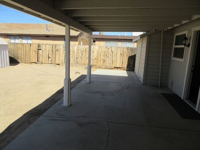 Building Photo - Newly Renovated 3bd 1 ba