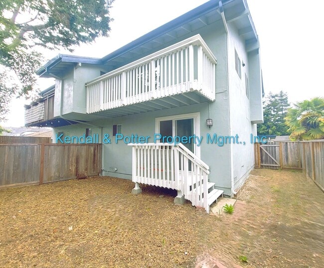 Building Photo - Spacious 2br Duplex with Yard!