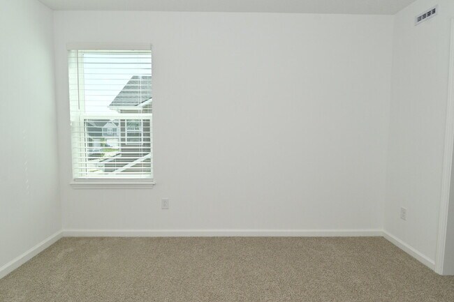 Building Photo - "Spacious 5-Bedroom Retreat with Luxurious Quartz Countertops & Fireplace on Deerberg Drive!"