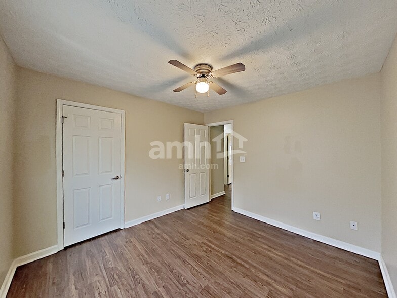 Building Photo - 325 Split Rail Way