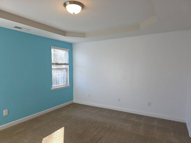 Building Photo - 3 bedroom, 2 bath in Rockford Forest