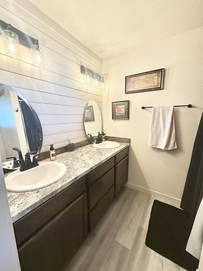 Building Photo - 186 W Quandary Ct