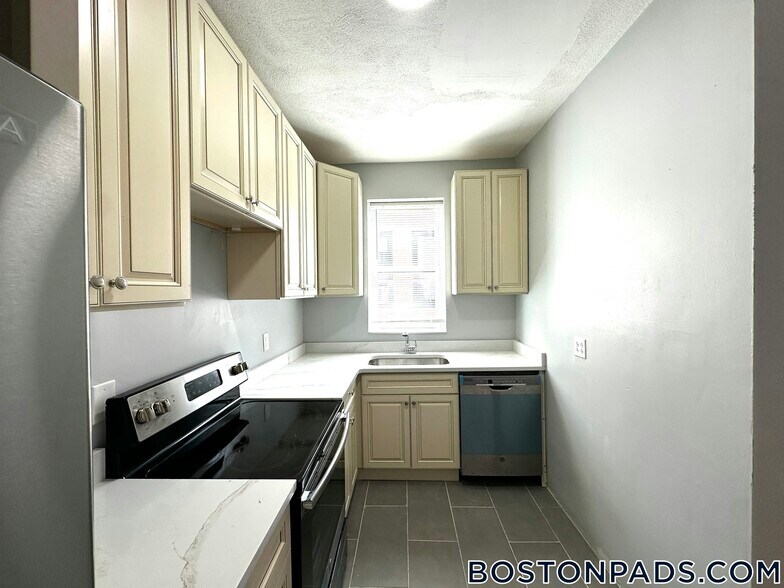 Building Photo - 151 Homestead St
