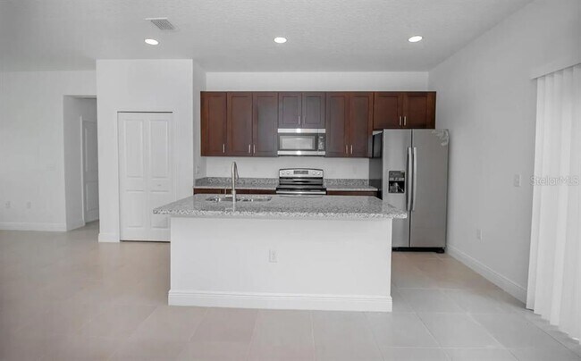 Building Photo - 4033 SW 139th St Rd