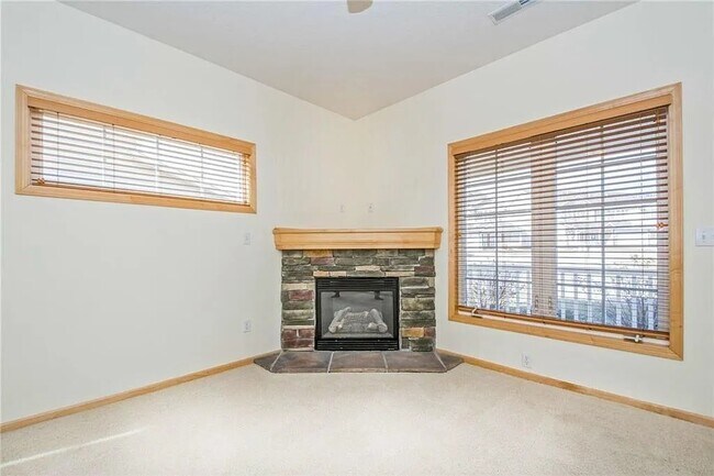 Building Photo - 2101 Meadow Ct