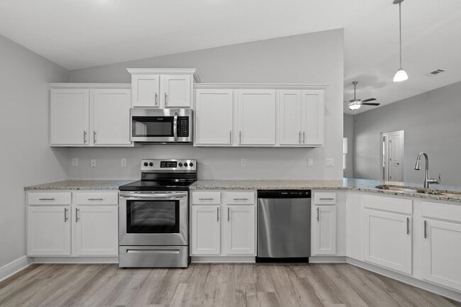 Building Photo - 571 Riverwalk Cir