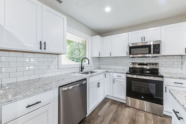 Building Photo - 9302 Holbrook Dr