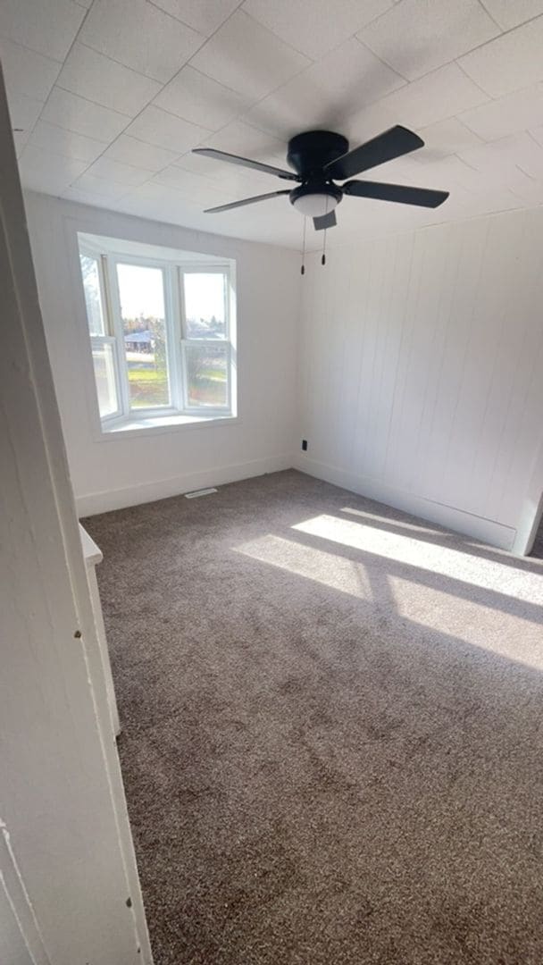 Building Photo - 4 Bedroom Single Family Home Available!