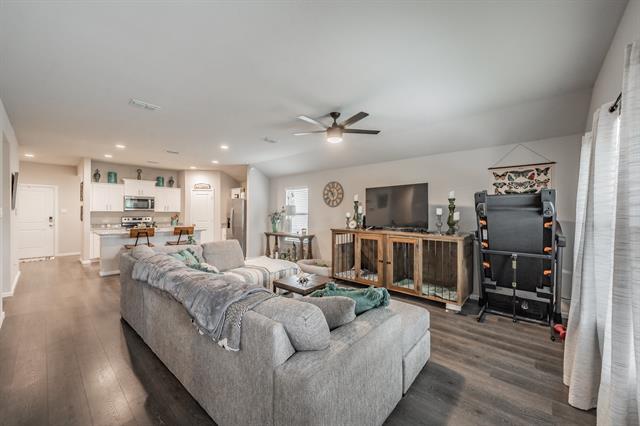 Building Photo - 1385 Dillard Creek Dr