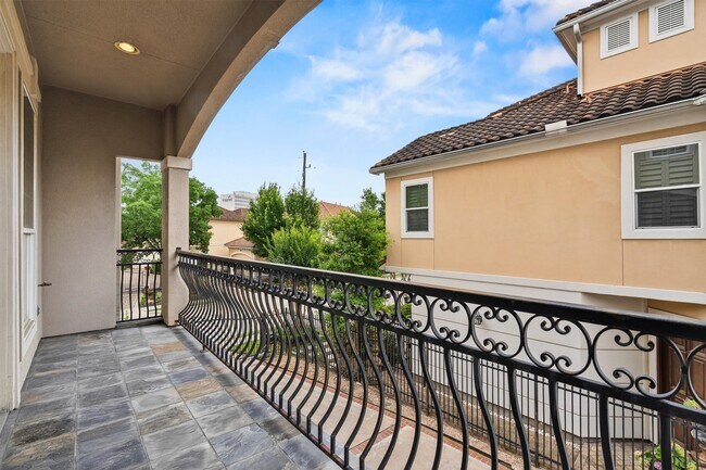 Building Photo - 5507 Val Verde St
