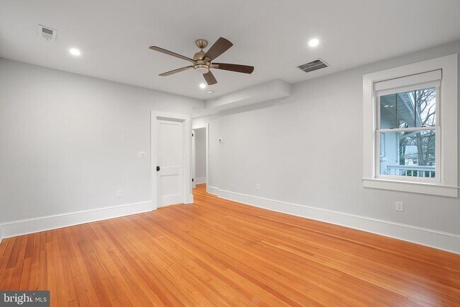 Building Photo - 3744 Huntington St NW
