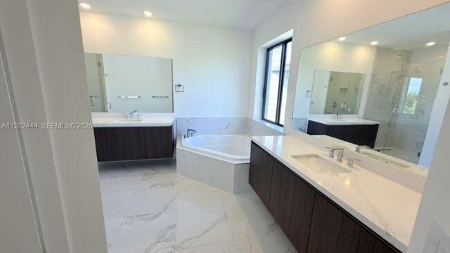 Building Photo - 19708 NE 14th Ave