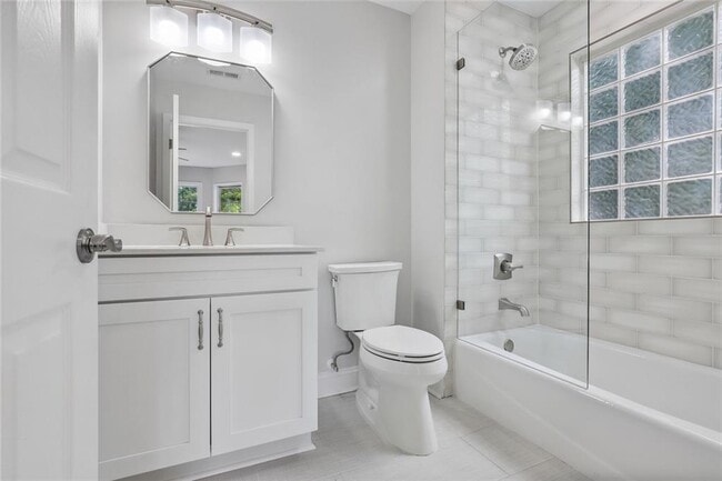 Building Photo - 210 Aerie Ct