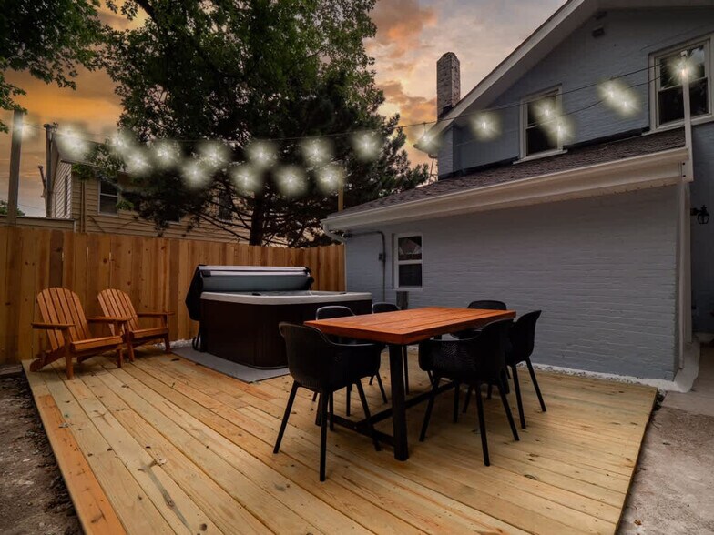 Building Photo - 1107 1st St