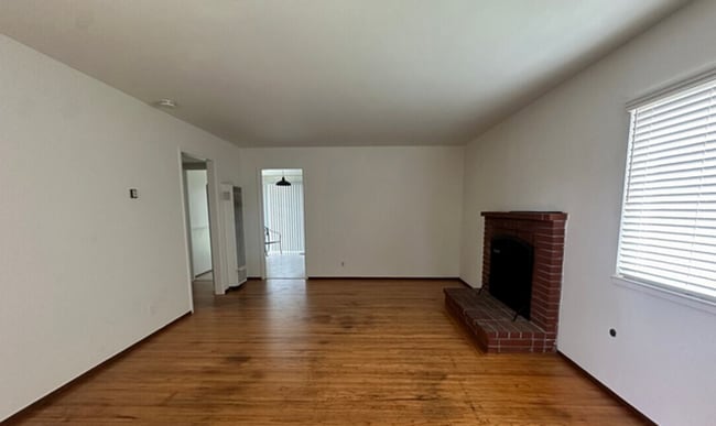 Building Photo - Coastal Living 3 bedroom home in the heart...