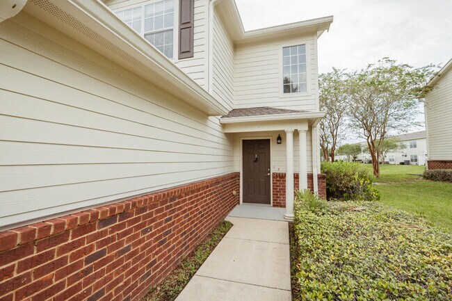 Building Photo - 794 Majestic Dr