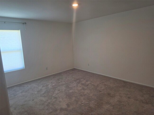 Building Photo - 7202 Clover Chase Dr