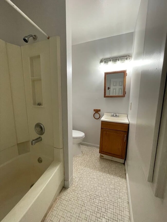 Building Photo - One bedroom one bathroom apartment for rent