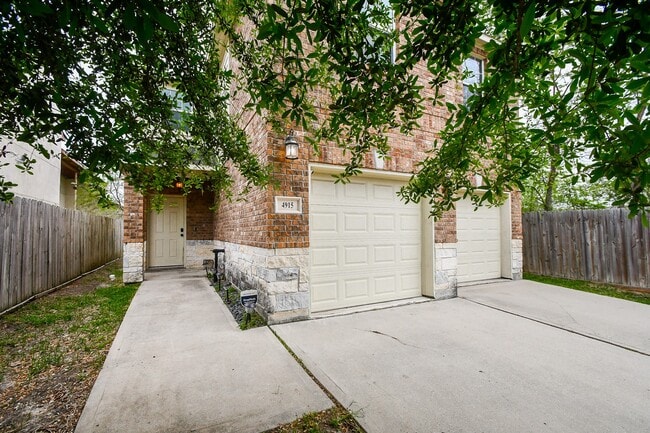 Building Photo - 4915 Market St