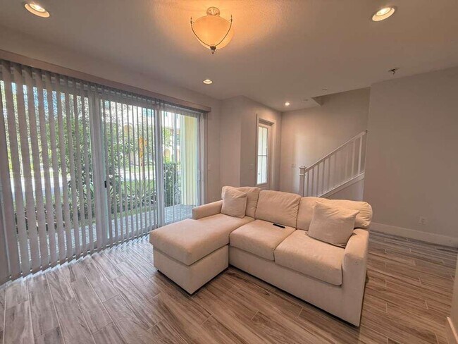 Building Photo - 5348 Sagan Ln