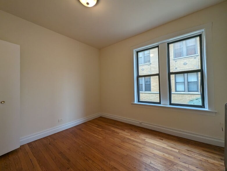 Building Photo - 1530 N Kedzie Ave