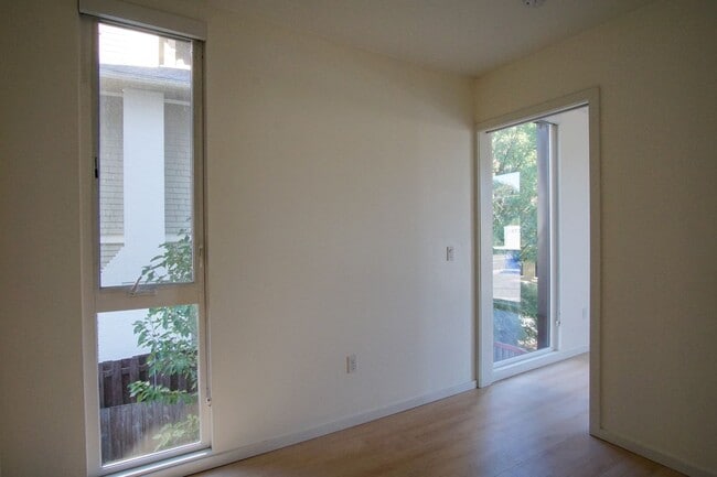 Building Photo - Modern 2-Bedroom w/Washer & Dryer Ready Late March!