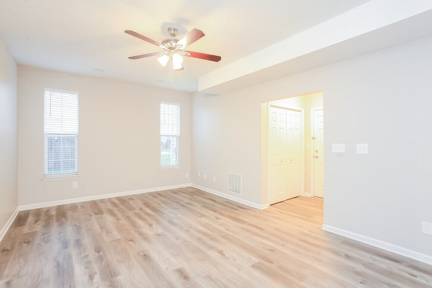 Building Photo - 147 Fountain Dr