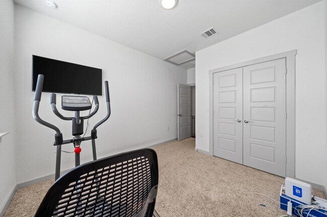 Building Photo - 14008 Zuhause Dr