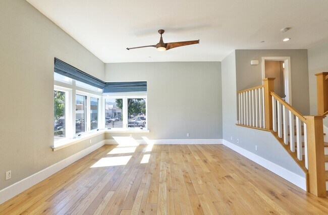 Building Photo - Modern 3-Bedroom Townhome with Rooftop Dec...