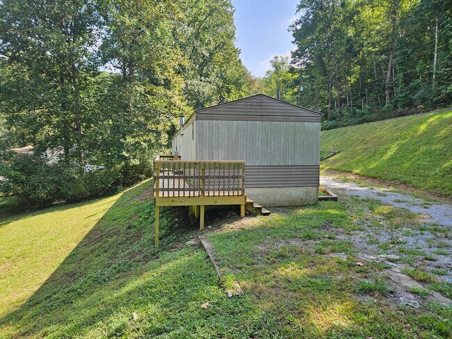 Building Photo - 8565 Pedigo Rd