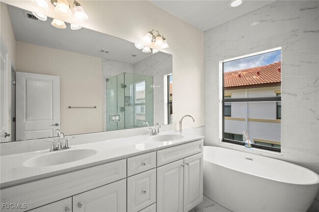 Building Photo - 15851 Portofino Springs Blvd