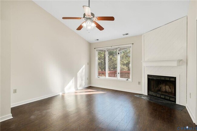 Building Photo - Convenient Midlothian Lucks Lane area on the water!