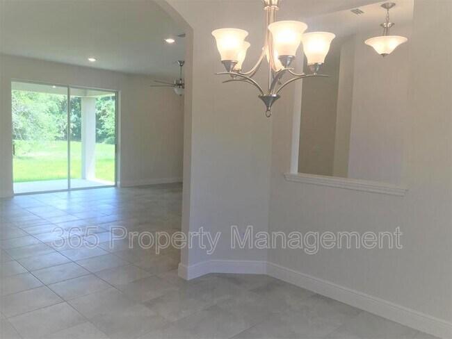 Building Photo - 3044 S Haberland Blvd