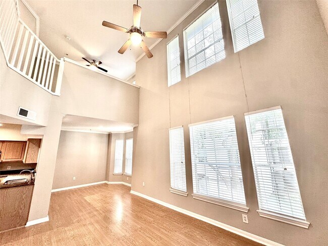 Primary Photo - 702 Hadley St