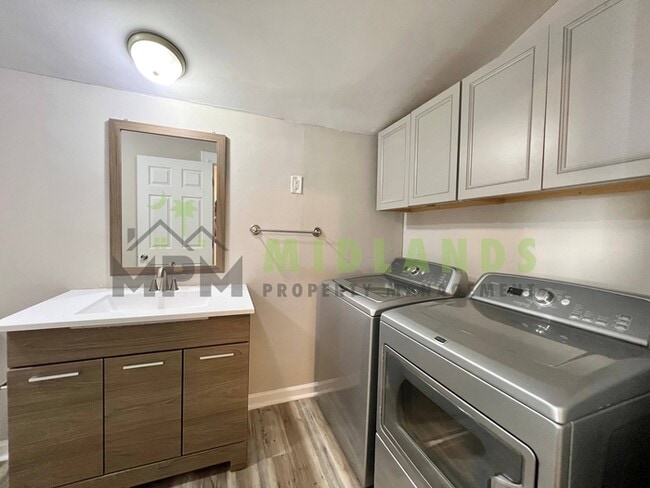 Building Photo - 320 Corley St