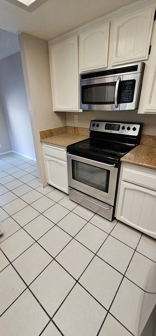 Building Photo - 715 Mikkelsen Dr