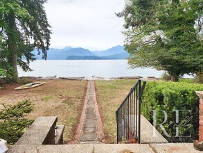 Building Photo - Waterfront Tudor on 2+ Acres | Private, Vi...