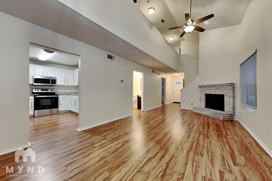 Building Photo - 11021 Traci Lynn Dr