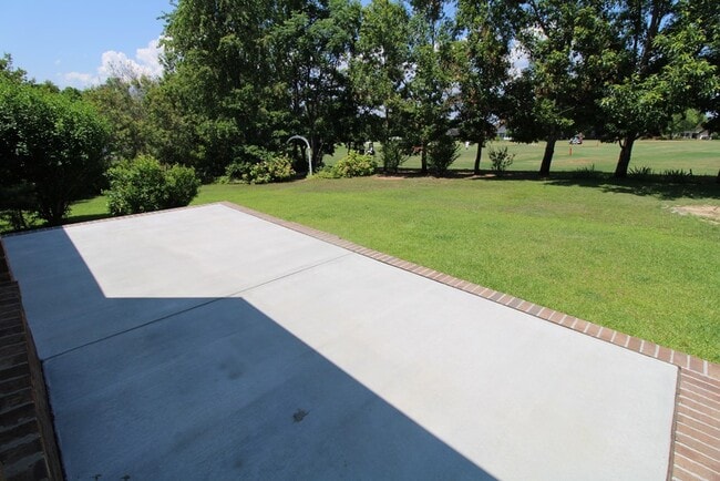 Building Photo - 1820 Moorhill Estate Dr