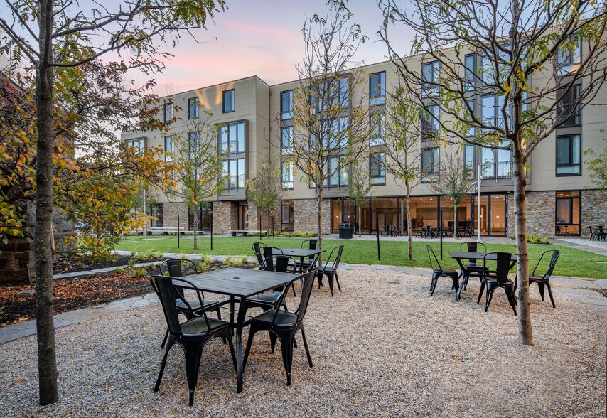 Building Photo - 6 Beech St