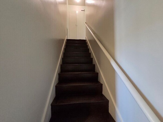 Building Photo - New Listing!