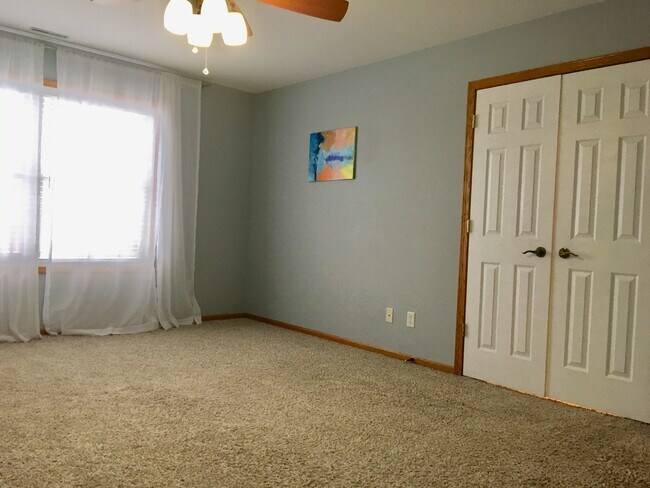 Building Photo - 5306 Meadowlark Ln