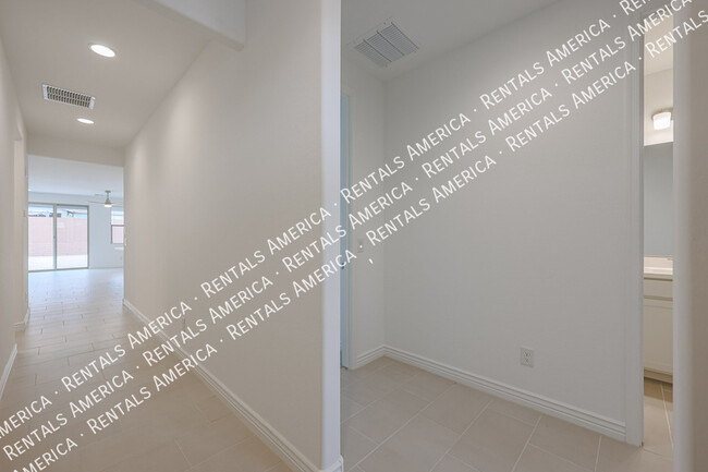 Building Photo - 16911 W Siesta Wy