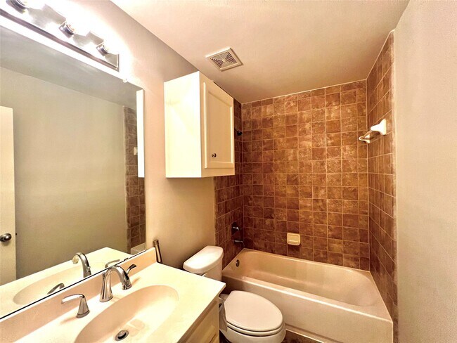 Building Photo - 3731 Main Poplar Dr