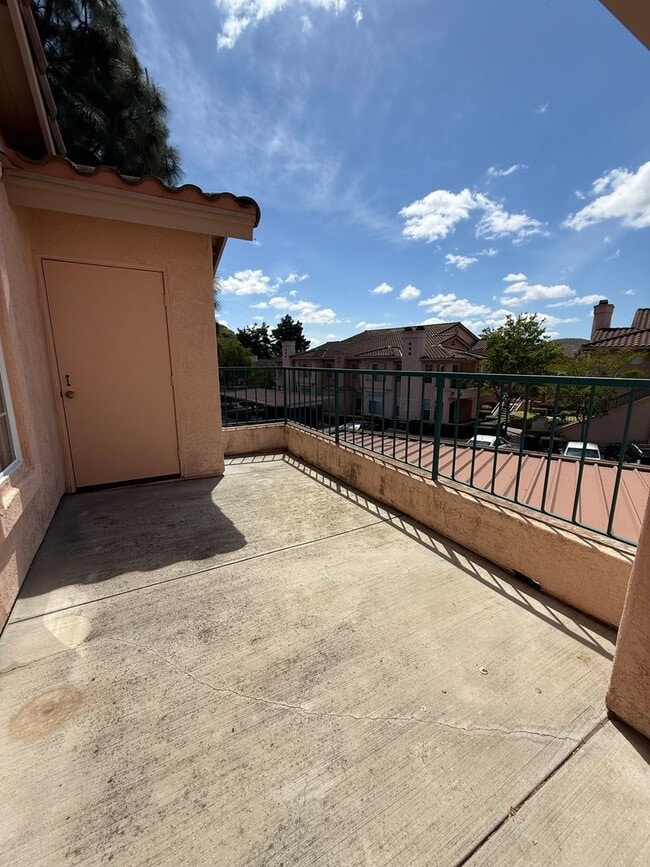 Building Photo - Terrific 2Br/2Ba Condo in gated community of Morada in Rancho Bernardo - Updated 2nd floor